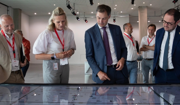 恒峰g22集团接待比利时宰衡ALEXANDER DE CROO和副宰衡VINCENT VAN QUICKENBORNE来访旅行总部